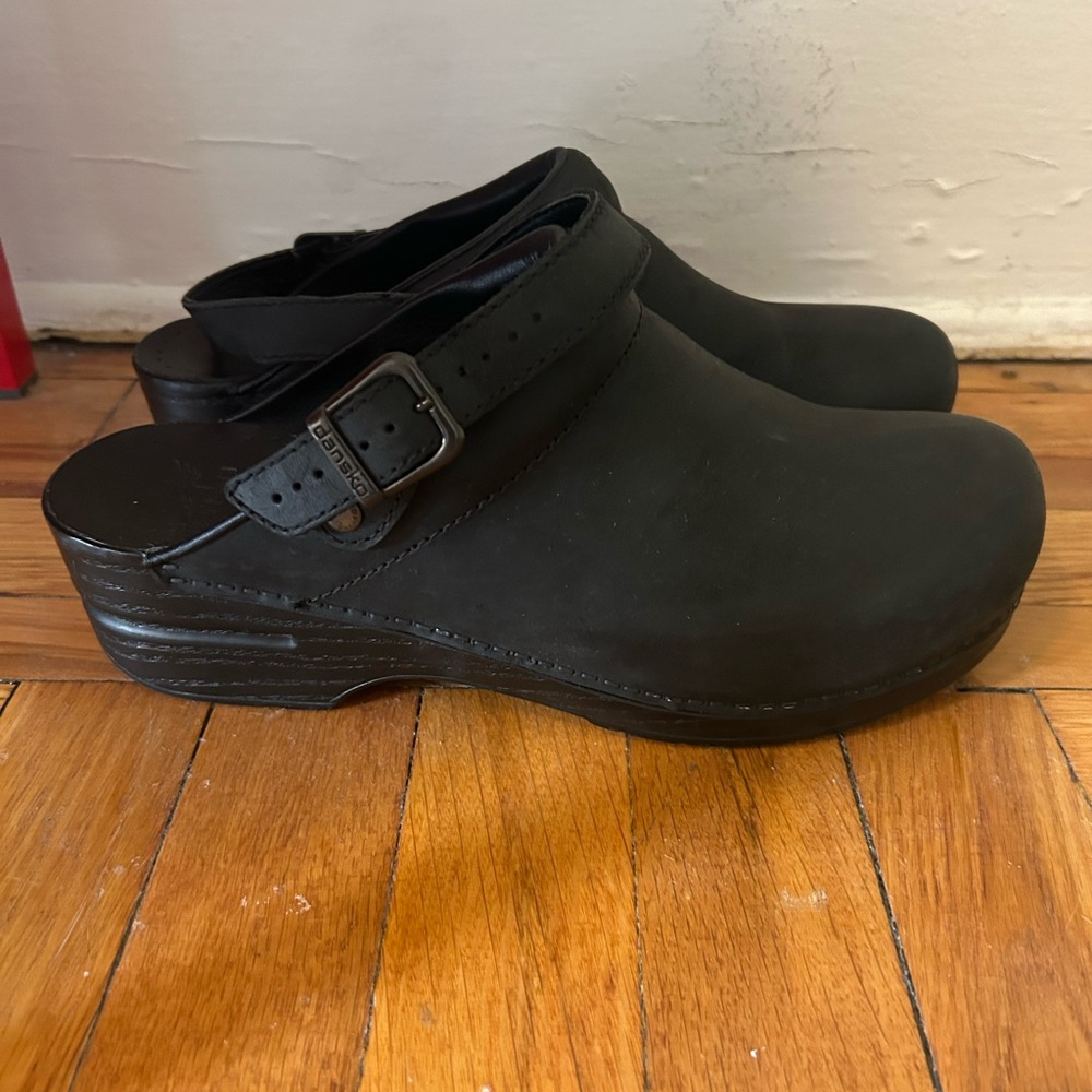Dansko Ingrid Black Oiled Sling Back Leather Women’s Mule Clogs Size 11 EU 42